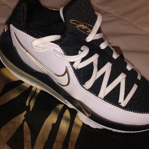 Lebron XVII Low size men’s 9.5